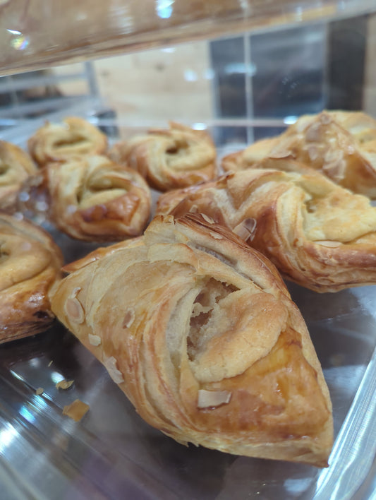 Almondine Croissant